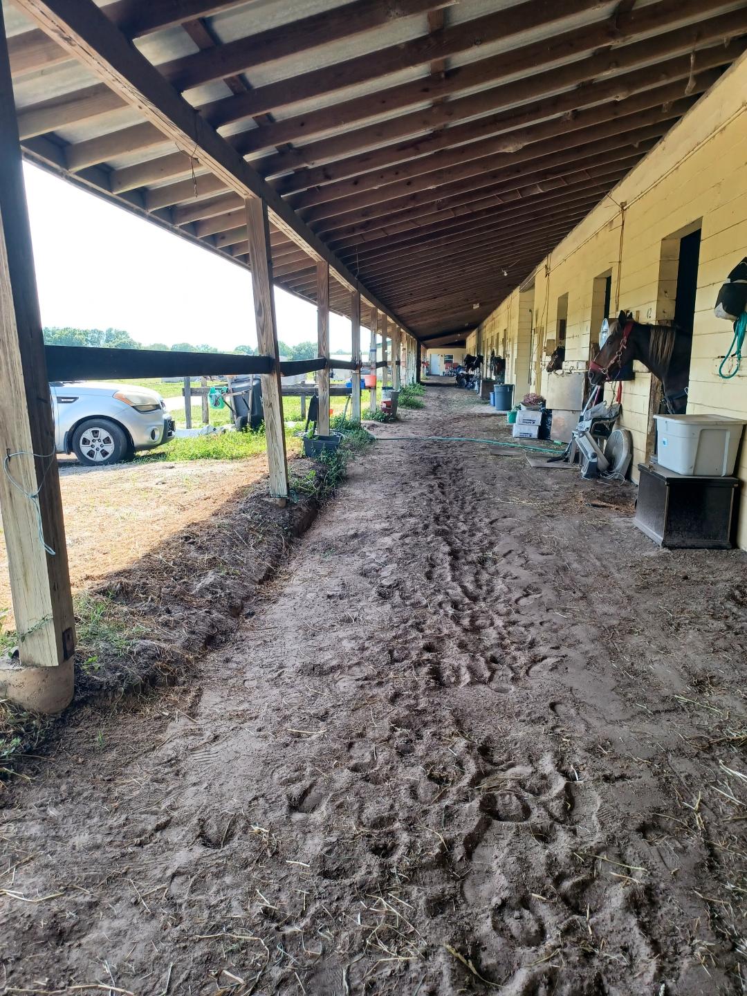 Whispering Oaks Equestrian Center logo